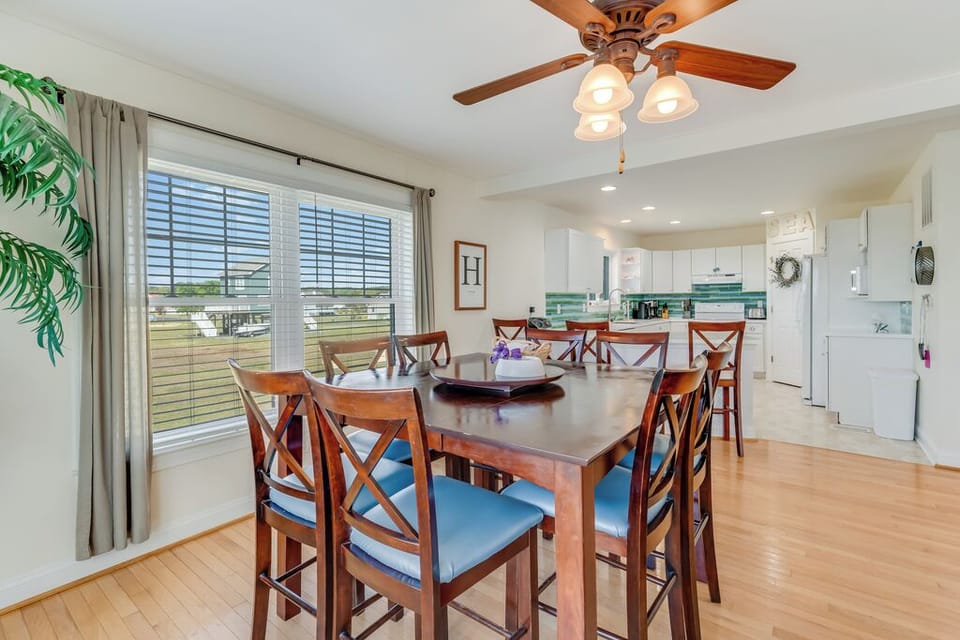 Dine at the Breakfast Bar or Dining Table - lots of room!