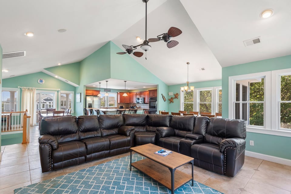 CC178: Atlantic Star | Top Level Living Area