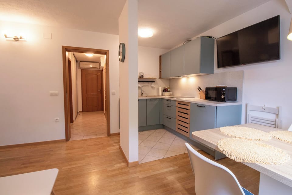 Kitchen and dining area