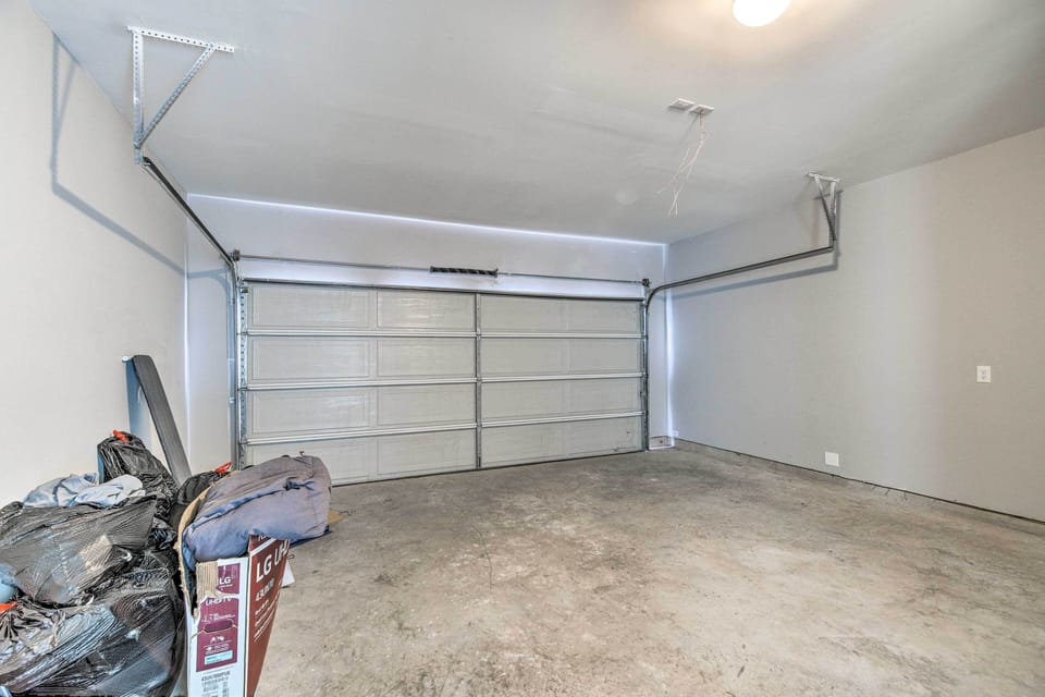 Parking | Garage (2 Vehicles) | Driveway (1 Vehicle)