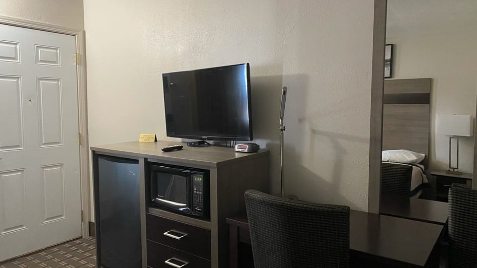 Standard Room | Individually decorated, individually furnished, desk, laptop workspace