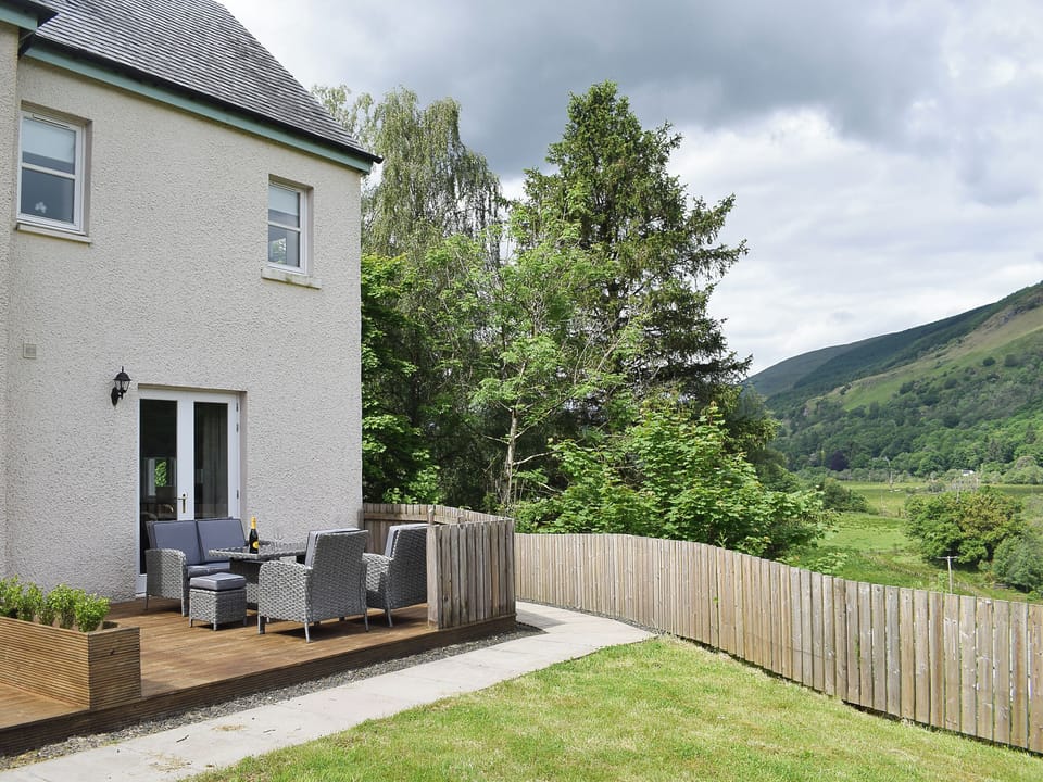 Decking | Inchrie Holiday Cottages- Forth View - Inchrie Holiday Cottages, Aberfoyle