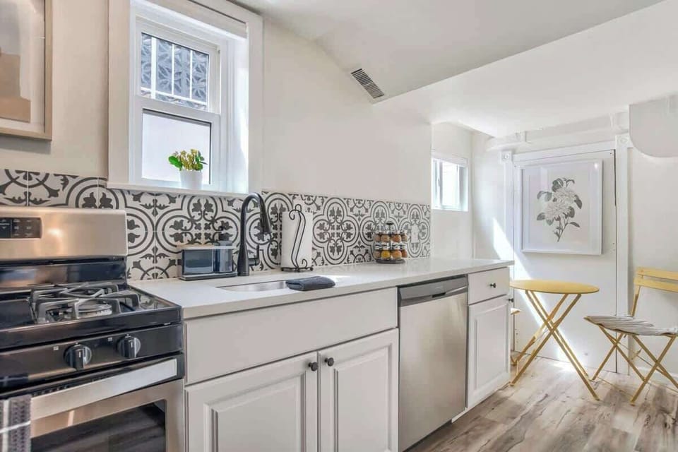 You have everything you need in the kitchen, and it's loaded and ready to cook!
