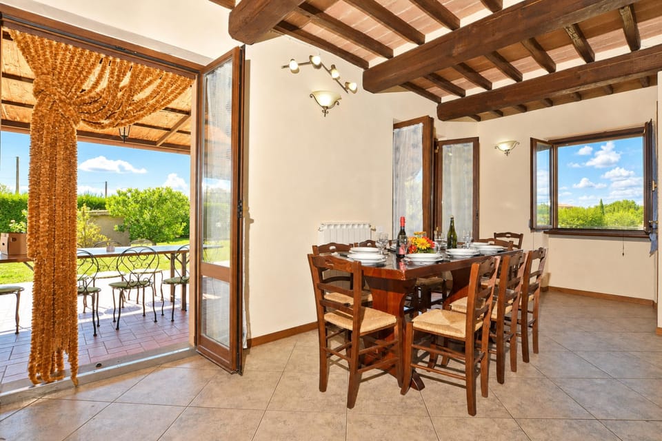 Family Villa, 4 Bedrooms, 2 Bathrooms, Mountainside (Villa San Lorenzo) | Dining