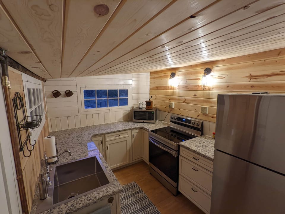 Fully Equipped Kitchen (1)