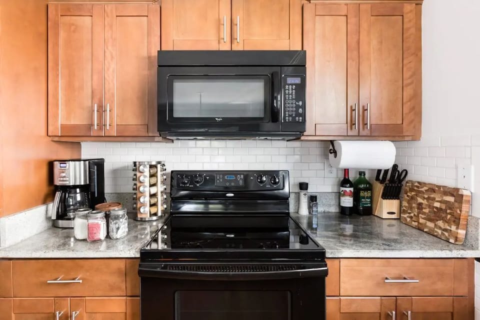 Complimentary coffee and tea so you wake up energized to explore Nashville