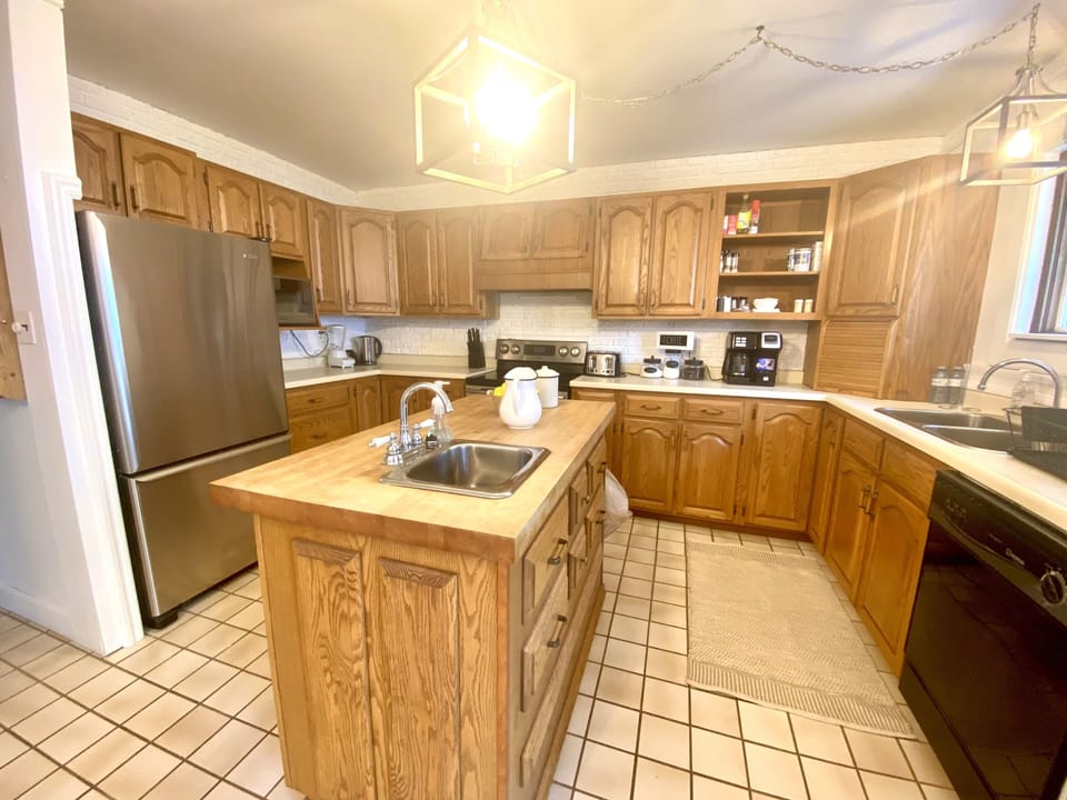 Large kitchen with dishwasher