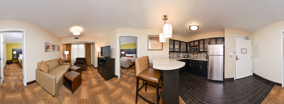 Suite, 2 Bedrooms, Kitchen | Private kitchen | Full-size fridge, microwave, stovetop, dishwasher