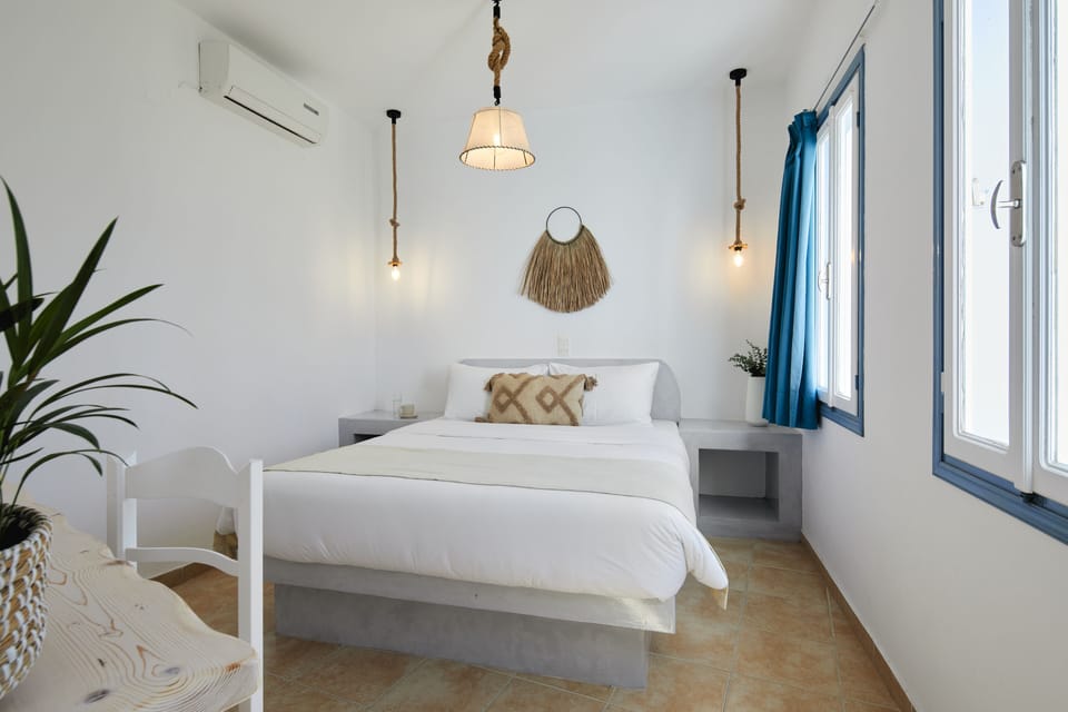 Family Suite with Outdoor Hot Tub | Premium bedding, minibar, in-room safe, individually decorated