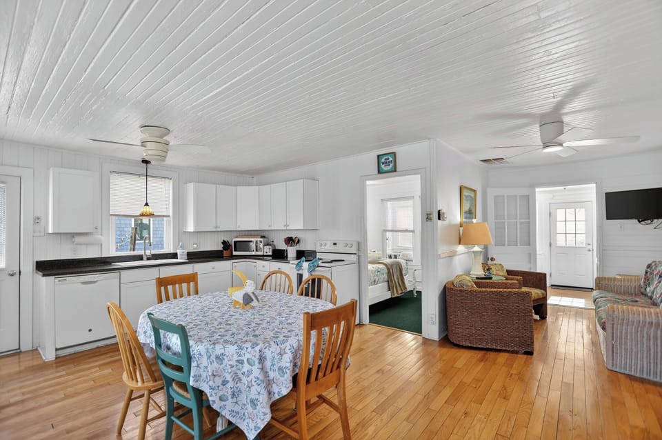 Open Living - Dining Room - Seating for 6