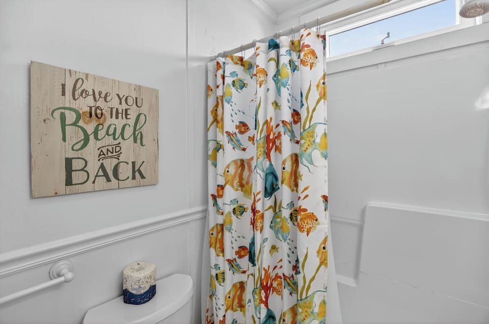 Bathroom 1 - Hallway Access, Tub/Shower Combo