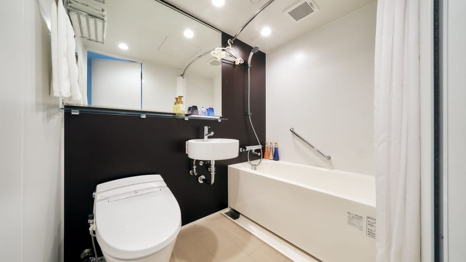 Combined shower/tub, free toiletries, hair dryer, slippers