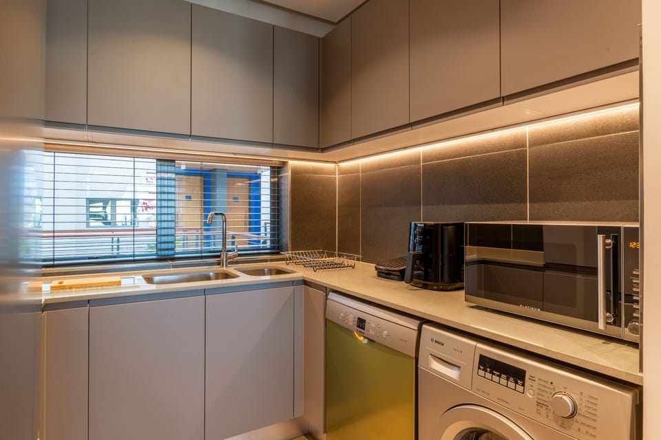Presidential Penthouse, 2 Bedrooms, Kitchen, Mountain View | Private kitchen | Full-size fridge, microwave, oven, stovetop