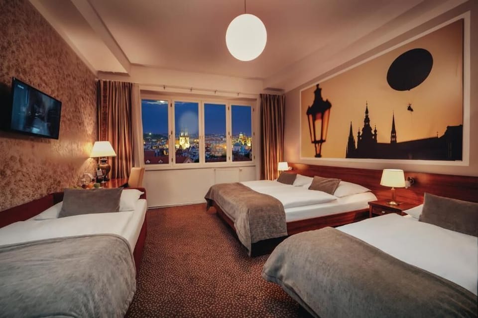 Quadruple Room | Minibar, in-room safe, desk, laptop workspace