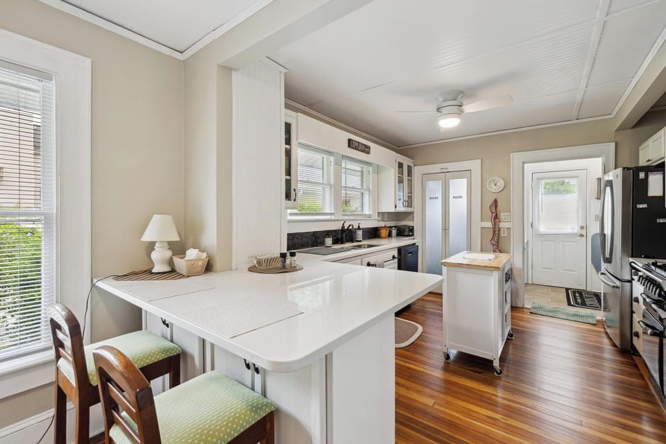 Breakfast bar