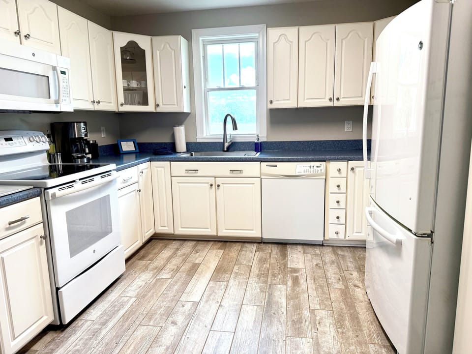 Fully stocked kitchen.