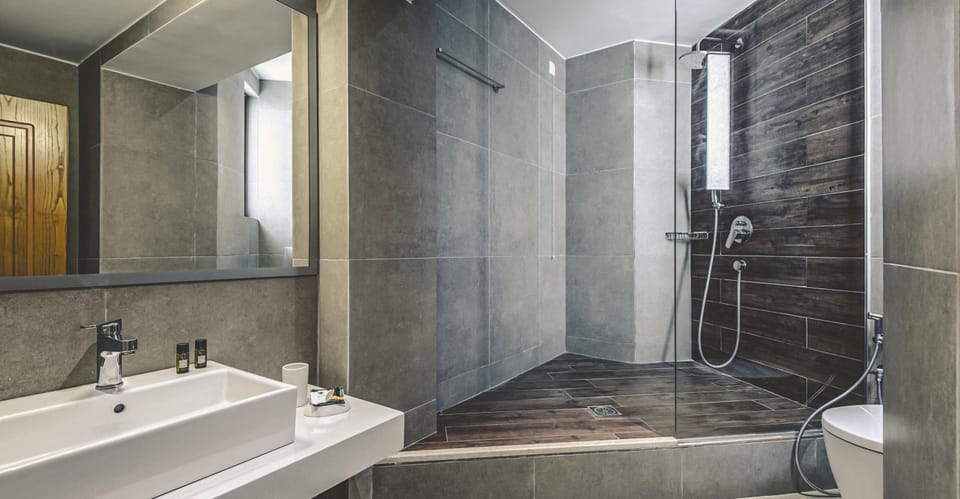 Free toiletries, hair dryer
