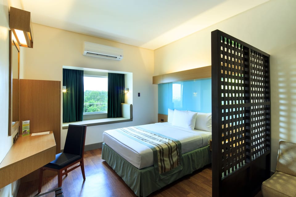 Suite, 1 Queen Bed with Sofa bed, Non Smoking | Desk, iron/ironing board, free WiFi, bed sheets