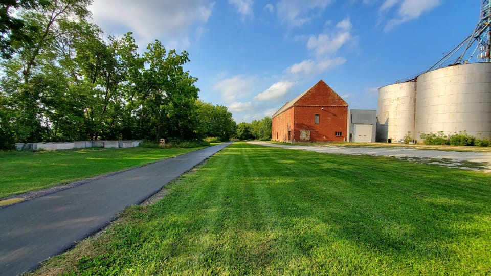Brick & Vine Suite - Newly Remodeled! House in Minnesota