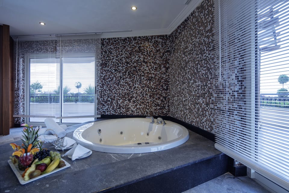 Royal Suite, Hot Tub, Partial Sea View | Jetted tub