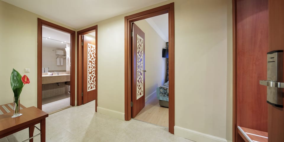 Premium bedding, free minibar, in-room safe, desk