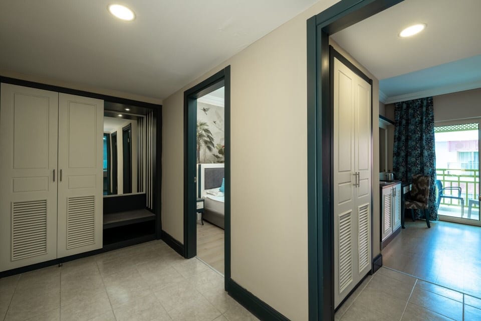 Big Family Room | Premium bedding, free minibar, in-room safe, desk