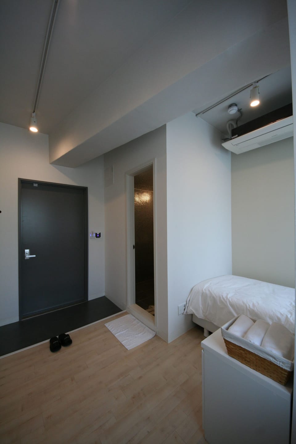 Single Room (Non-Korean Nationals Only) | In-room safe, blackout drapes, iron/ironing board, free WiFi
