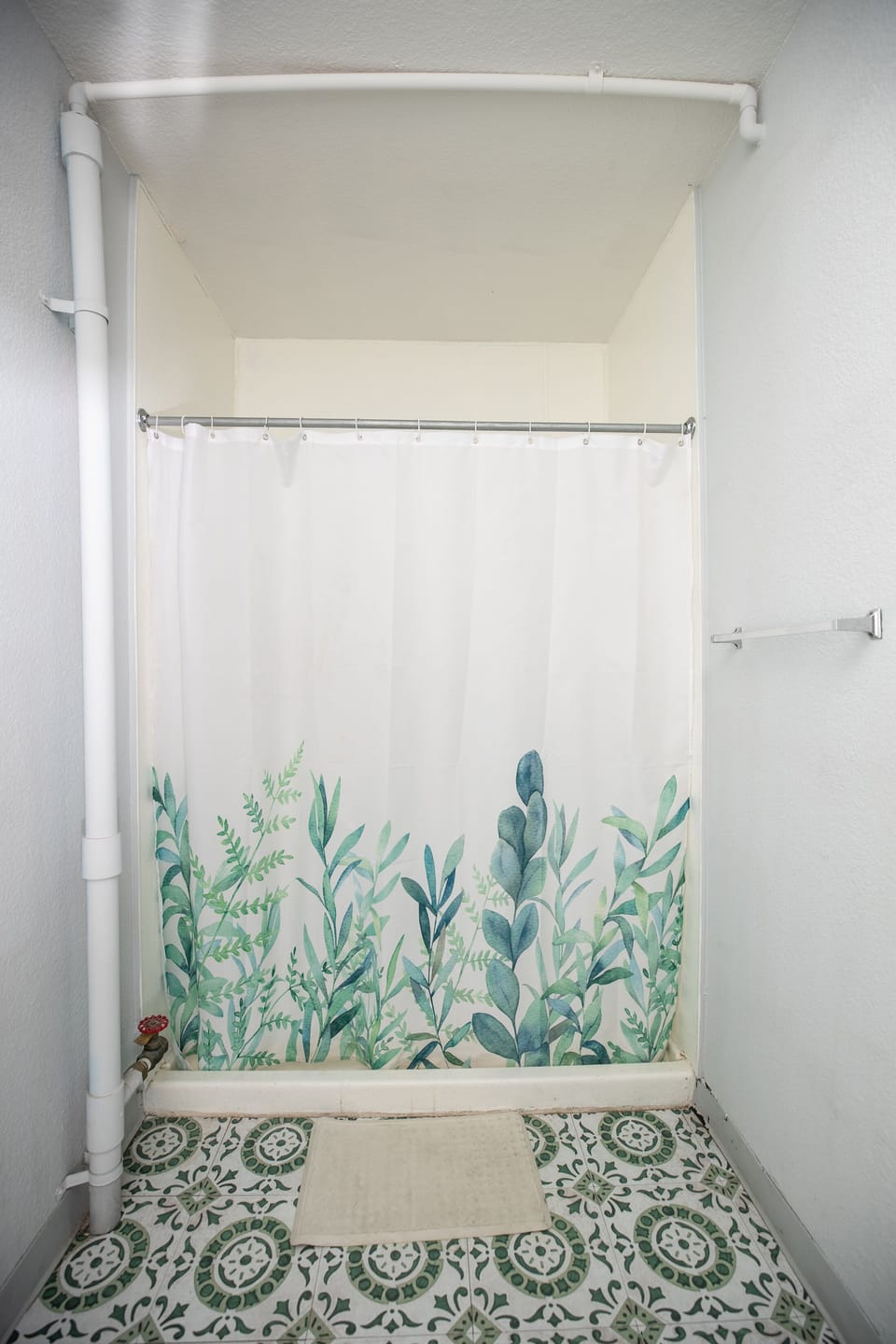 Shower, towels