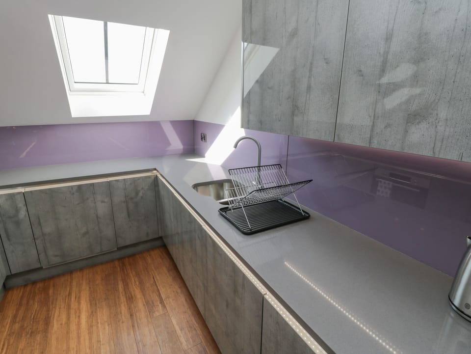 Cottage | Private kitchen | Fridge, microwave, dishwasher, electric kettle