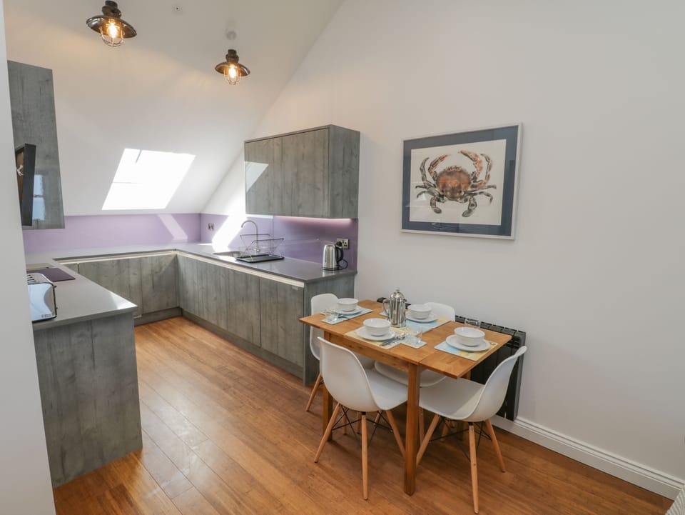 Cottage | Private kitchen | Fridge, microwave, dishwasher, electric kettle