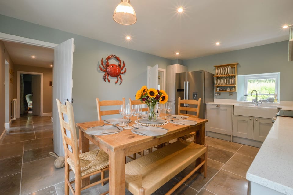 Cottage | Private kitchen | Fridge, dishwasher, electric kettle, toaster