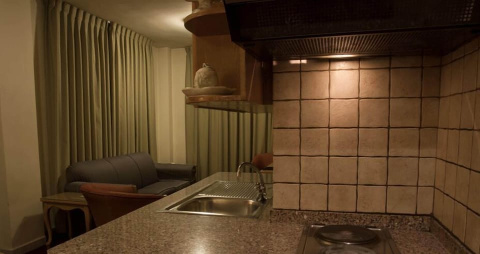 Junior Suite | Private kitchenette | Fridge
