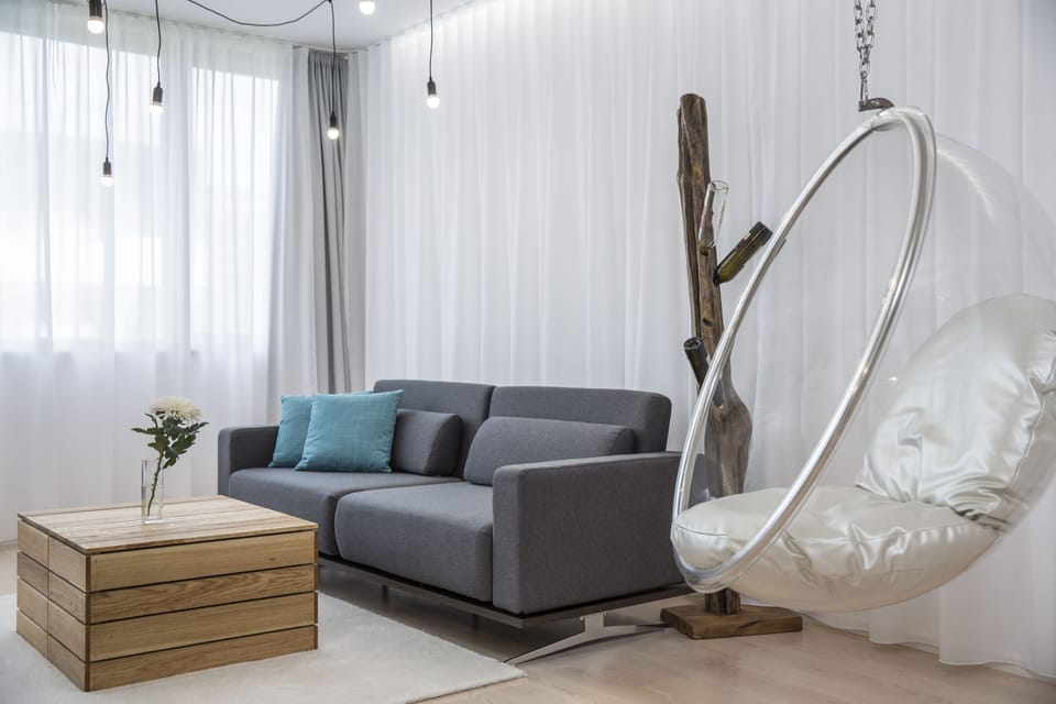 Design Apartment | Premium bedding, in-room safe, desk, soundproofing