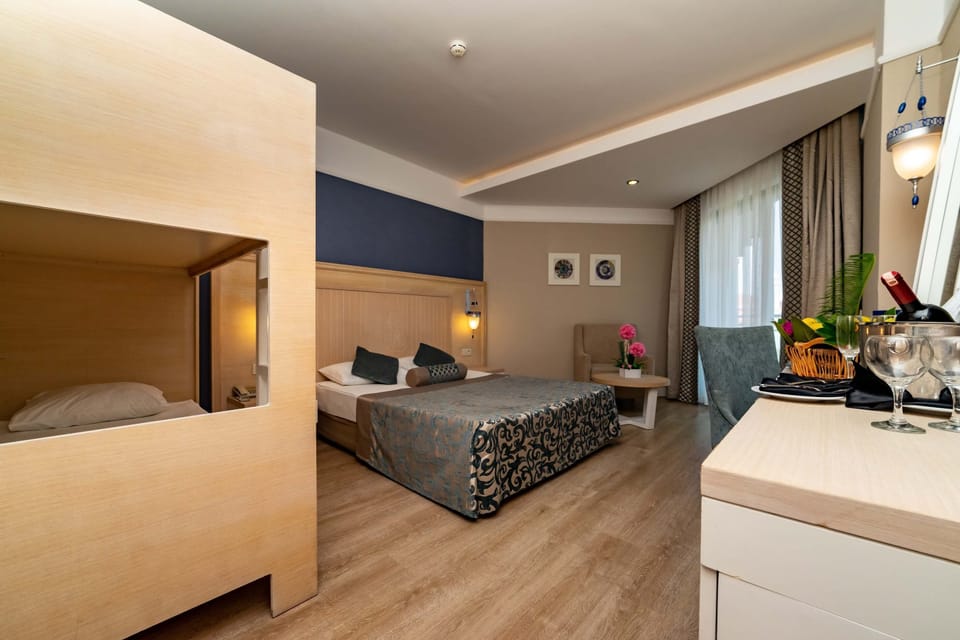 Superior Room, Partial Sea View (with Bunk Bed) | Premium bedding, free minibar, free cribs/infant beds, bed sheets