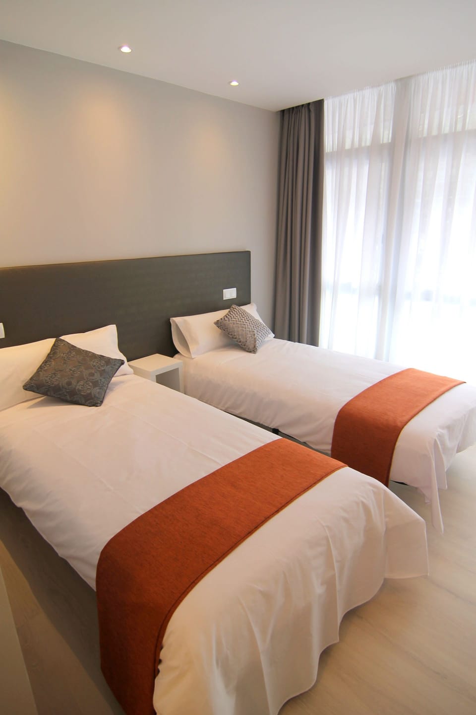 Twin Room | Down comforters, in-room safe, blackout drapes, soundproofing