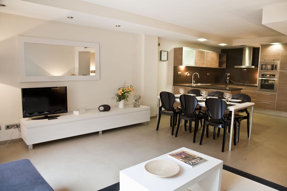 Duplex Apartment, 2 Bedrooms, Patio | Private kitchen | Full-size fridge, microwave, stovetop, dishwasher