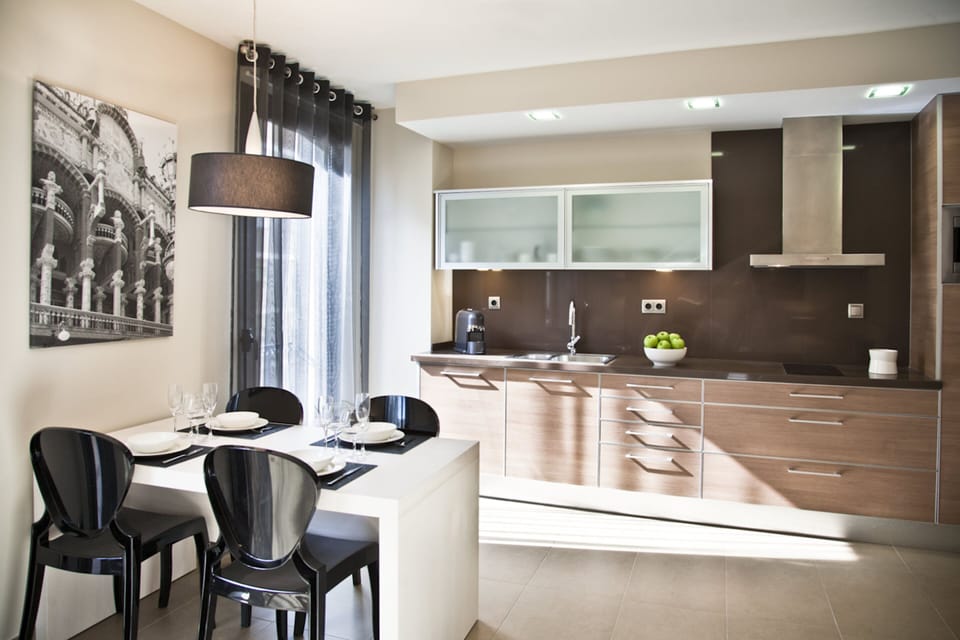 Apartment, 1 Bedroom (3-4 adults) | In-room dining