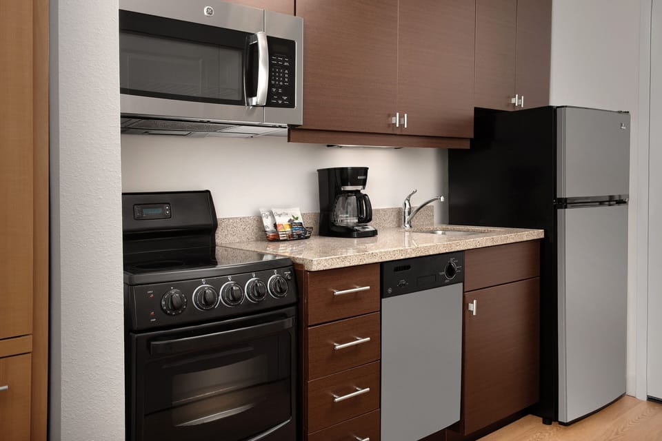 Premium bedding, in-room safe, desk, soundproofing