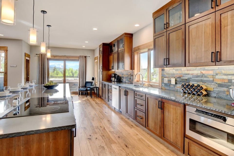 Fully Equipped Chef's Kitchen