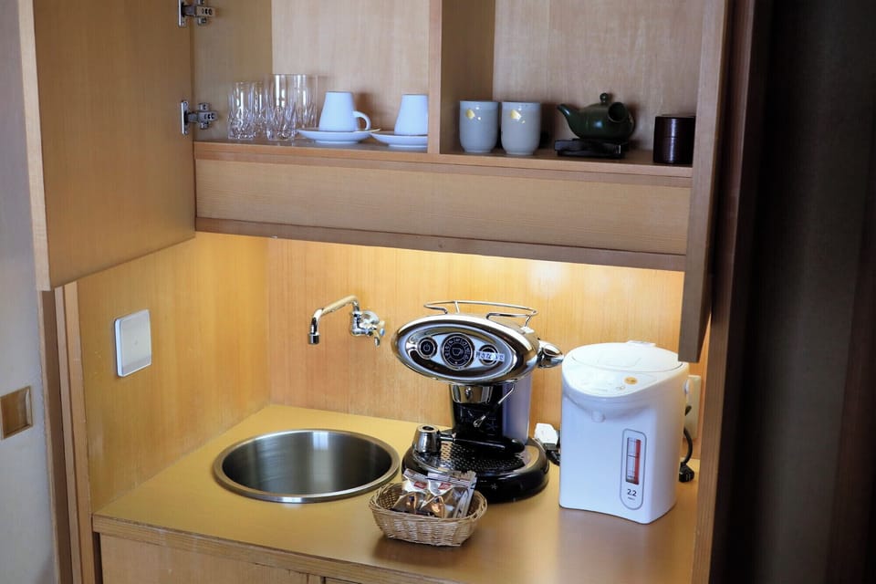 Family Room with Private Bathroom, Non Smoking | Minibar, desk, bed sheets