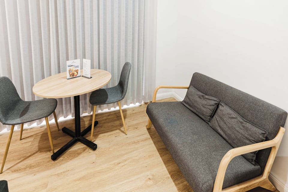 Spa Deluxe Room - Not Pet Friendly | In-room dining