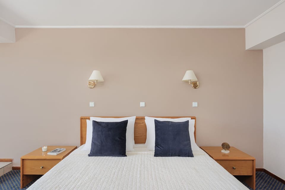 In-room safe, soundproofing, free WiFi, bed sheets