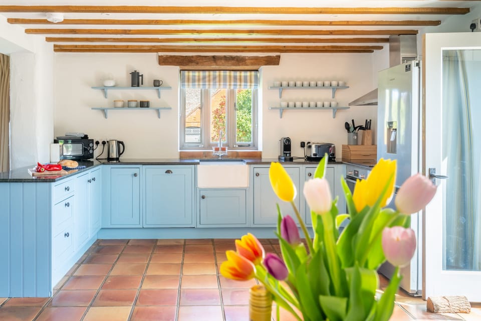 The Cart Shed, North Creake: Beautiful bespoke dual aspect kitchen