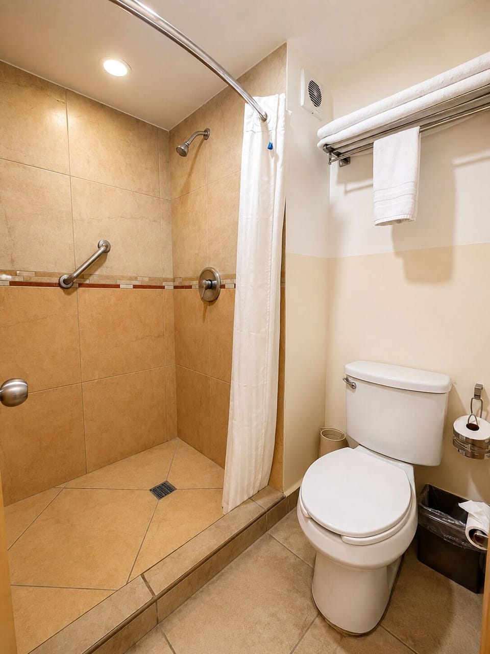 Standard Room | Bathroom | Shower, free toiletries, hair dryer, towels