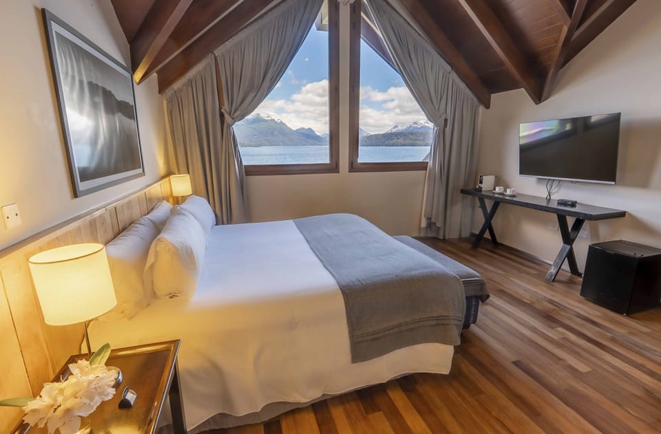Superior Double Room, Lake View | Down comforters, pillowtop beds, minibar, in-room safe