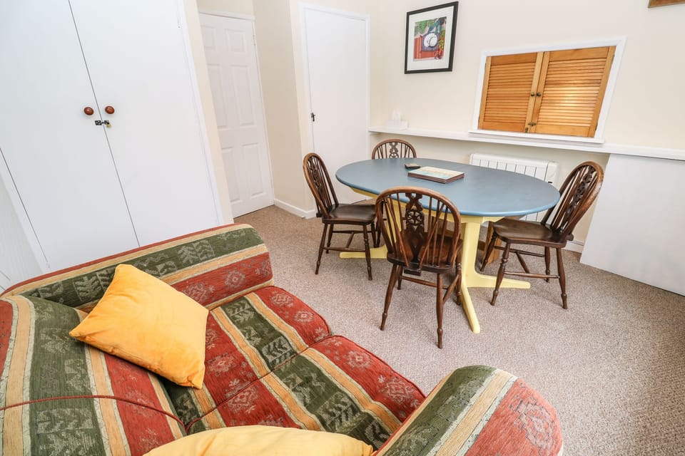 Cottage | Dining