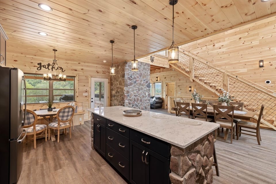 Cabin, 5 Bedrooms | Private kitchen | Coffee/tea maker, fridge, oven, stovetop