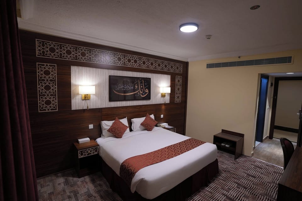 Premium Room, 1 King Bed | Premium bedding, in-room safe, iron/ironing board, bed sheets
