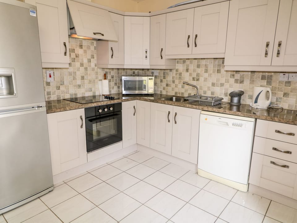 Dishwasher, electric kettle, toaster, cookware/dishes/utensils