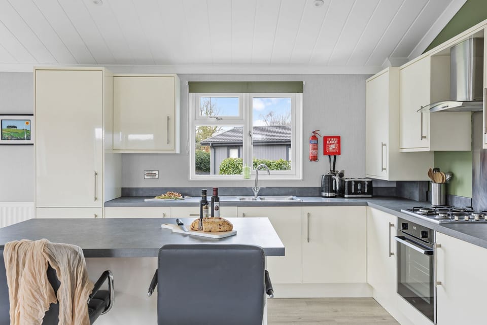 Breakfast Bar, Oven-Clover Lodge